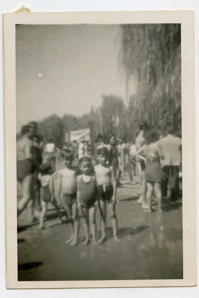 Niños en balneario