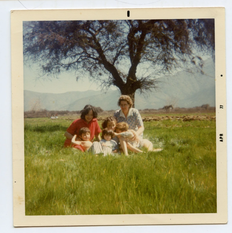 Mujeres y niños en el cerro