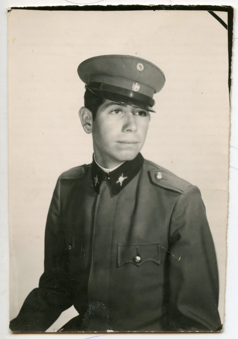Joven en su servicio militar