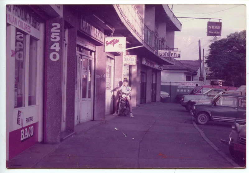Joven en moto